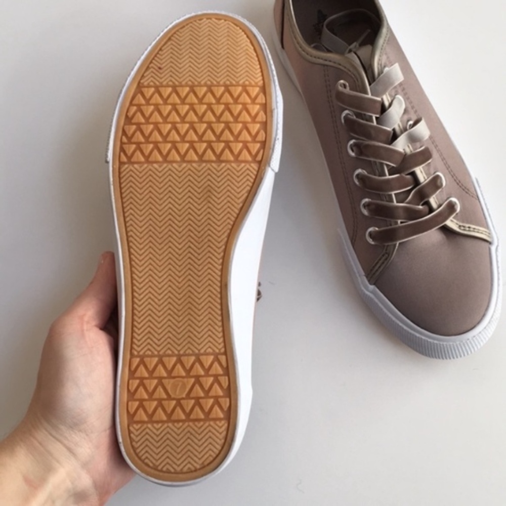 Mossimo Jena Velvet Lace Pewter Sneakers New - Picture 4 of 4